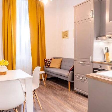 Central And Comfy 2Bdr Apartment Near Parliament Belgrado Exterior foto