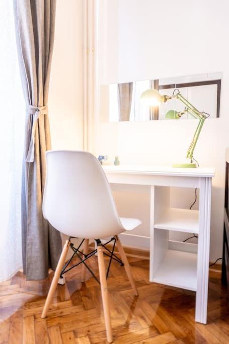 Central And Comfy 2Bdr Apartment Near Parliament Belgrado Exterior foto