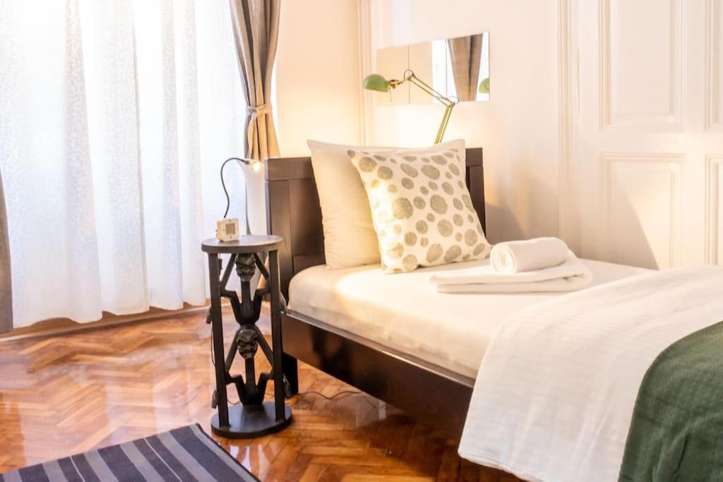Central And Comfy 2Bdr Apartment Near Parliament Belgrado Exterior foto