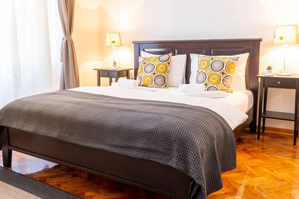 Central And Comfy 2Bdr Apartment Near Parliament Belgrado Exterior foto